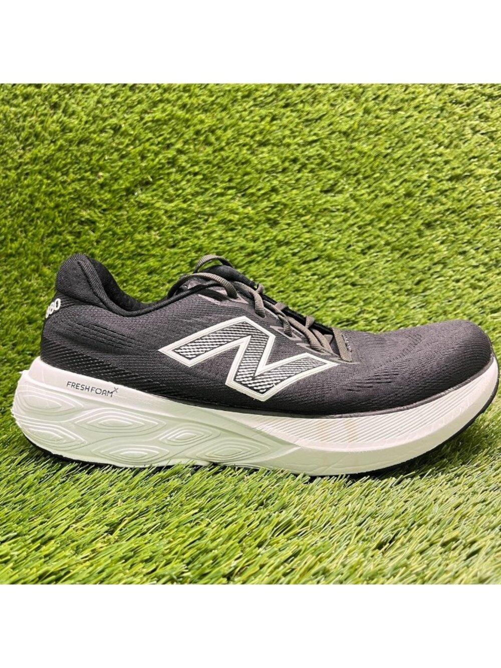 New Balance Fresh Foam X 880v15 Mens Size 9.5 Black White Running Shoes Sneakers